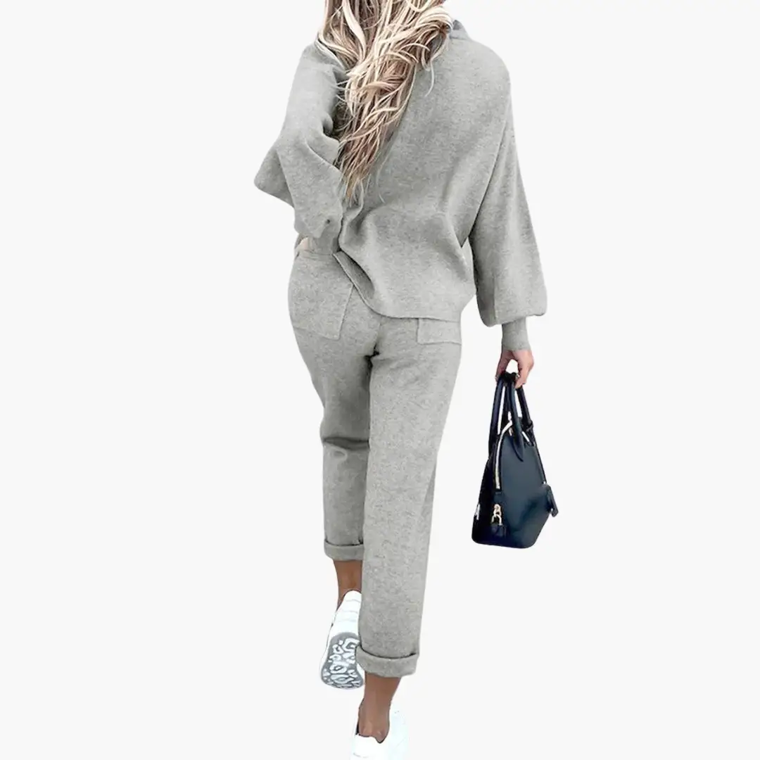 Two-Piece Jogging Suit for Women with High Collar