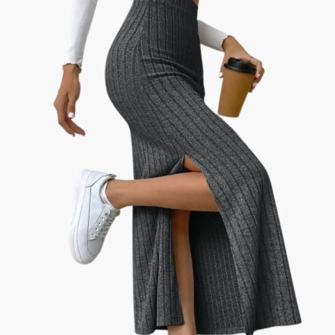 Women's Knitted Skirt with Elastic Waistband and Midi Length