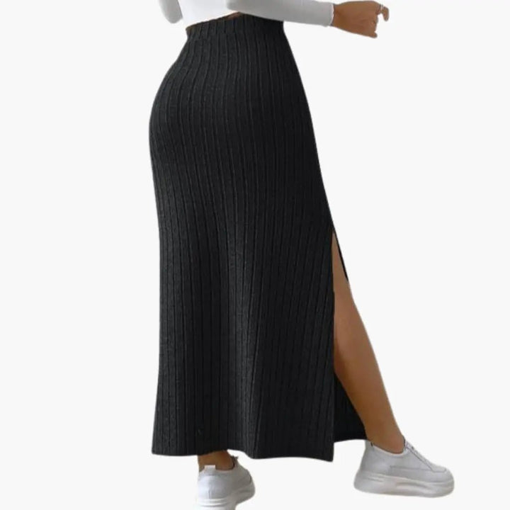 Women's Knitted Skirt with Elastic Waistband and Midi Length
