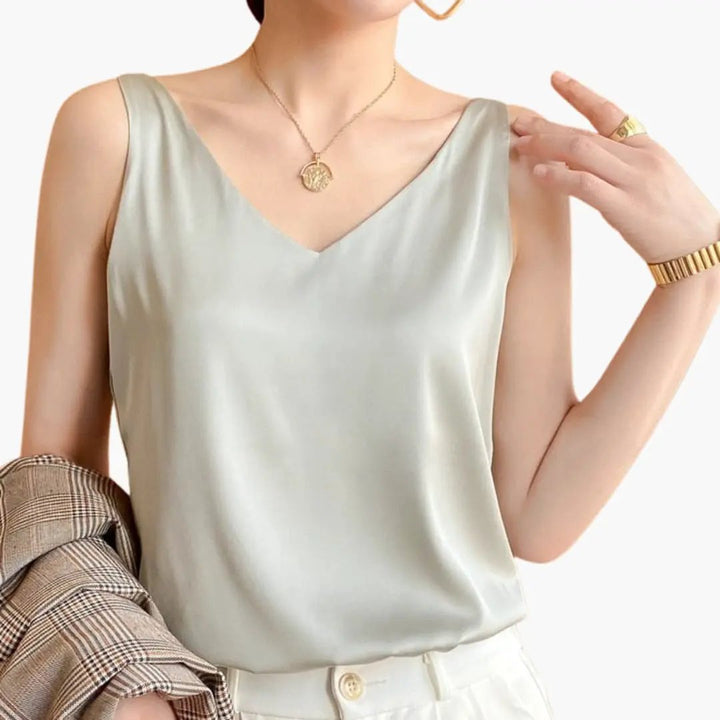 Women’s Sleeveless Tank Top with Loose Cut