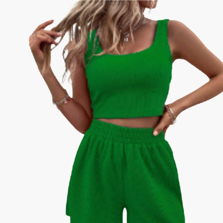 Women’s Sporty Crop Top and Shorts Set – Two-Piece Activewear Outfit